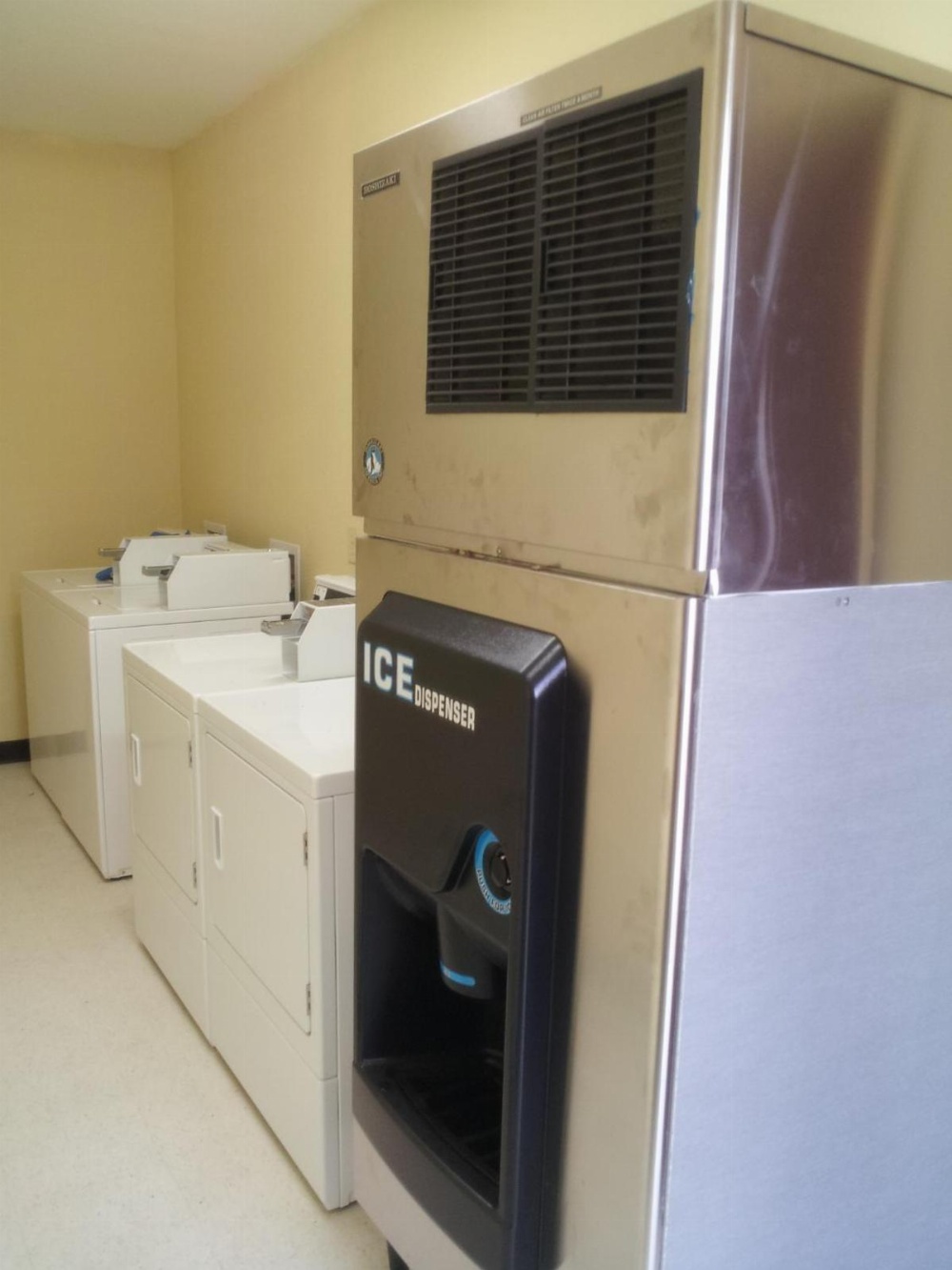 Pearsall Inn and Suites