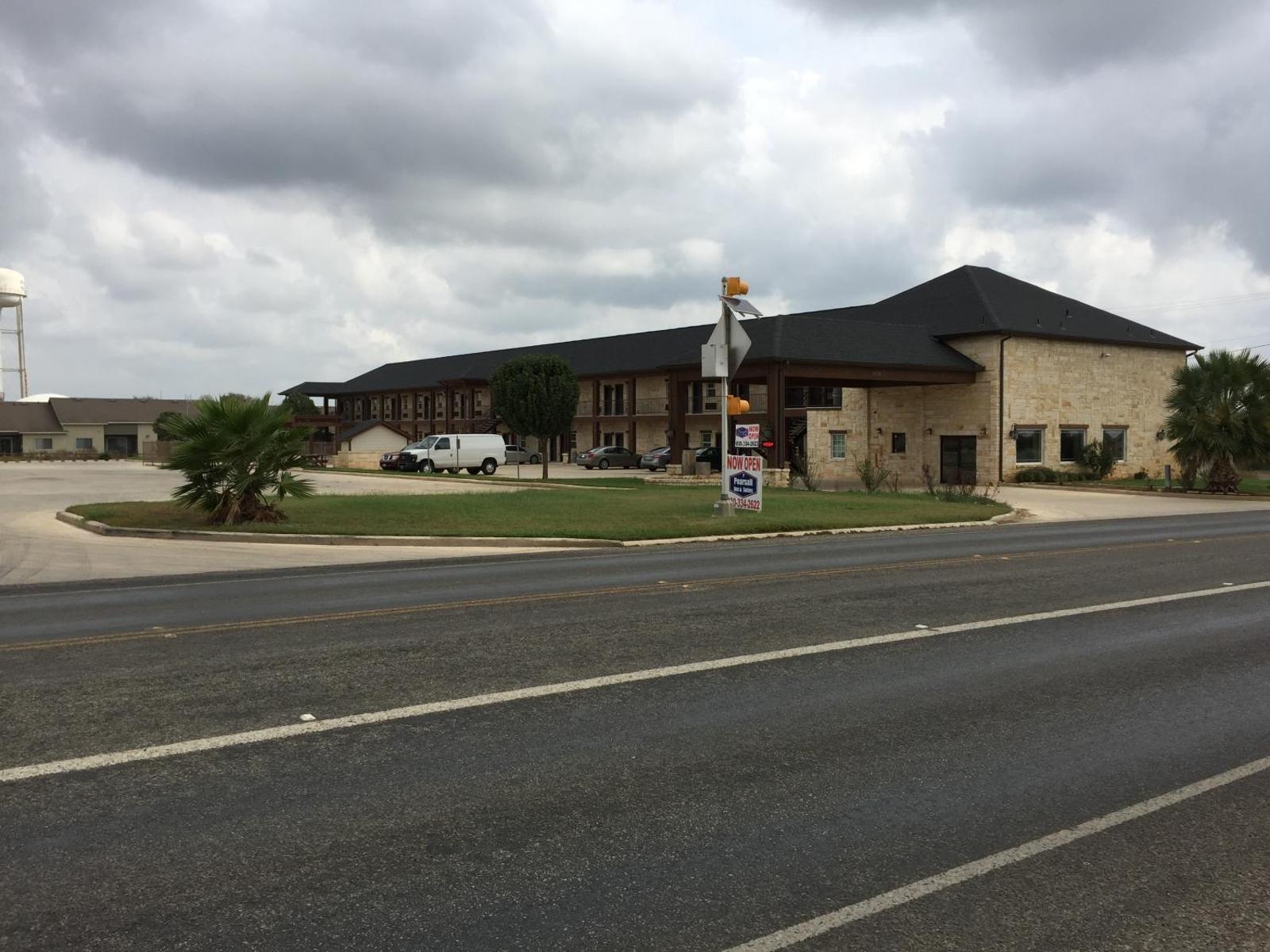 Pearsall Inn and Suites image 15