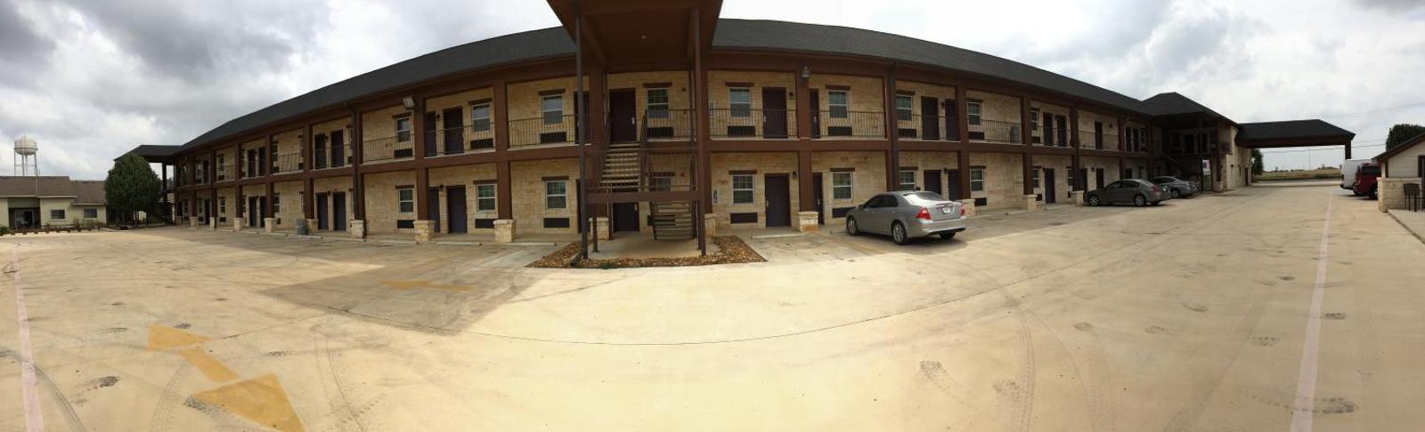 Pearsall Inn and Suites image 24