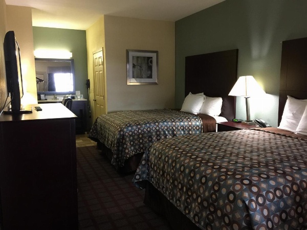 Pearsall Inn and Suites image 29