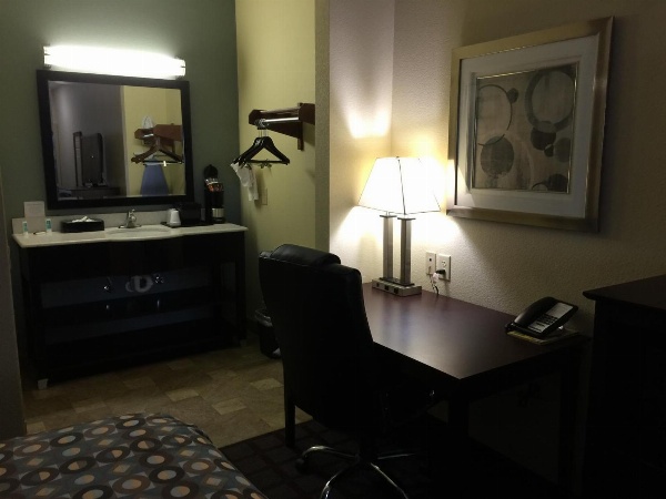 Pearsall Inn and Suites image 34