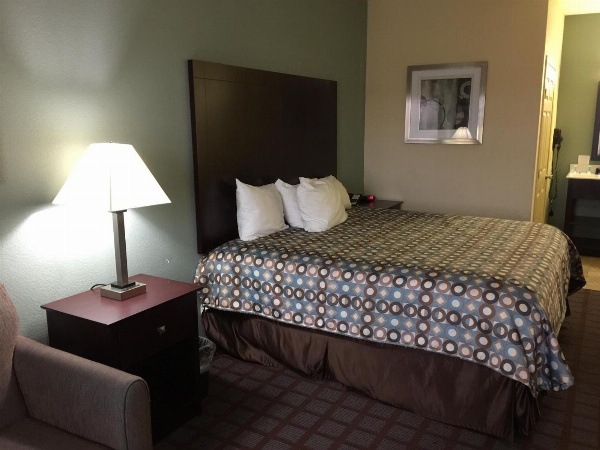 Pearsall Inn and Suites image 35