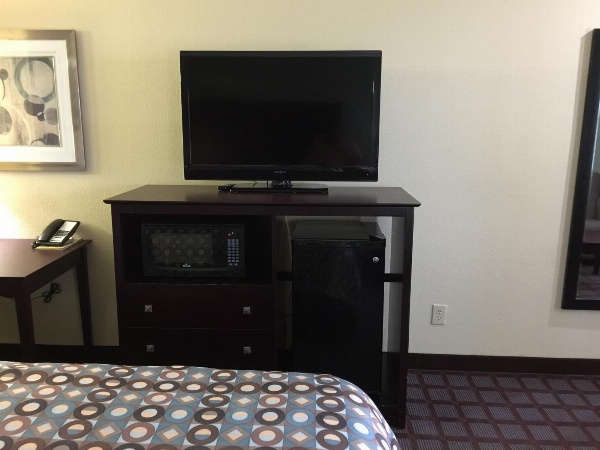 Pearsall Inn and Suites image 37