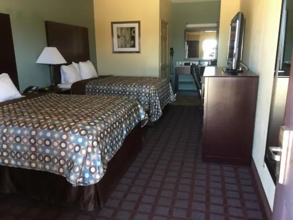 Pearsall Inn and Suites 10