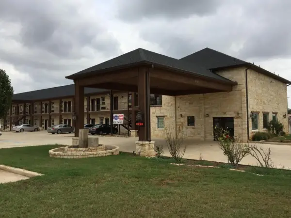Pearsall Inn and Suites Main image