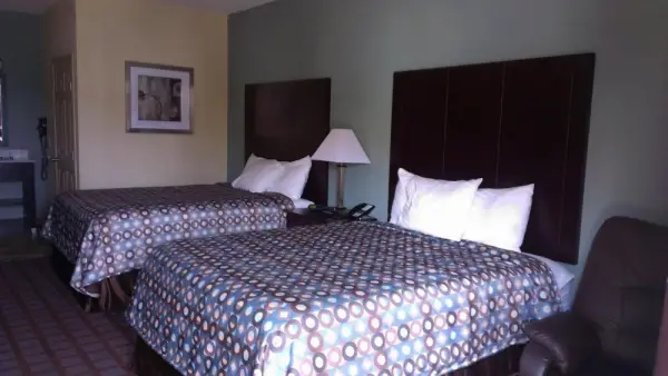 Pearsall Inn and Suites 7
