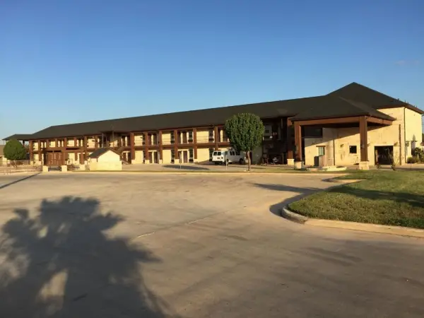 Pearsall Inn and Suites 9